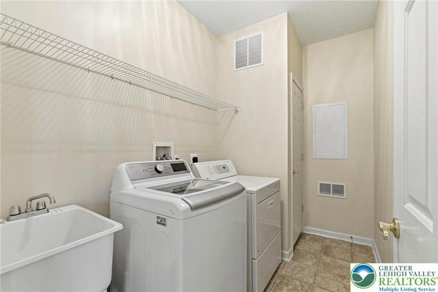 16 Kent Lane, Palmer Twp, PA 18045