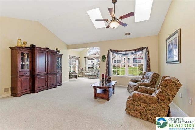 16 Kent Lane, Palmer Twp, PA 18045