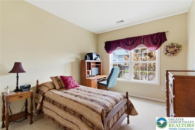 16 Kent Lane, Palmer Twp, PA 18045