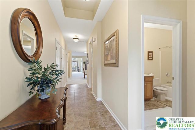 16 Kent Lane, Palmer Twp, PA 18045