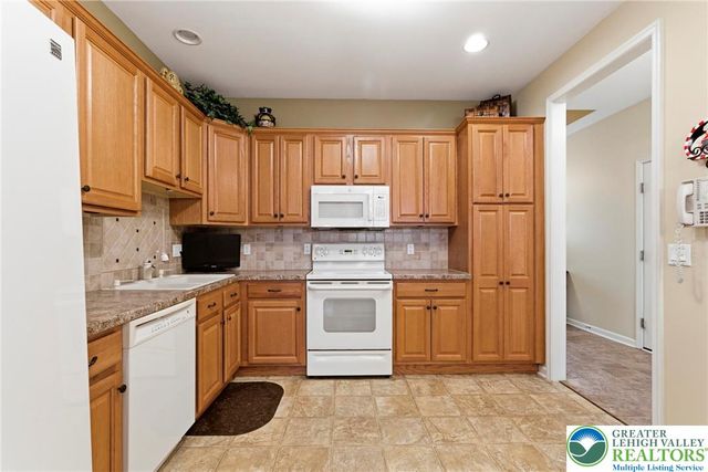 16 Kent Lane, Palmer Twp, PA 18045