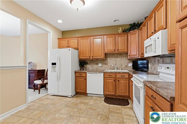 16 Kent Lane, Palmer Twp, PA 18045