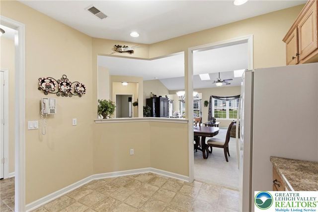 16 Kent Lane, Palmer Twp, PA 18045