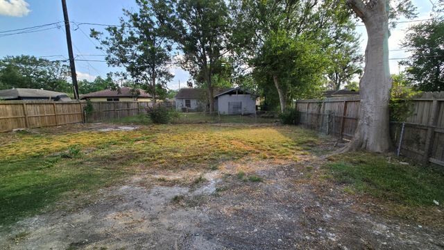 5122 Myrtlewood Street, Houston, TX 77033