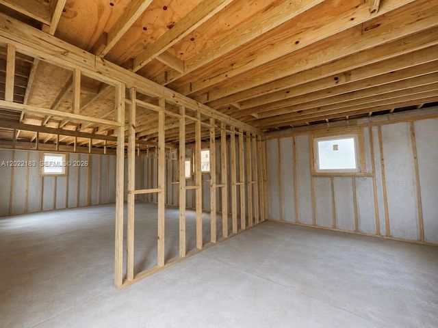 160 NW 45th St, Miami, FL 33127