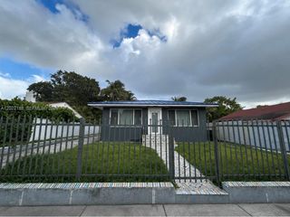 160 NW 45th St, Miami, FL 33127
