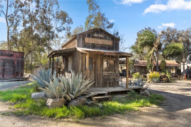 6091 Appaloosa Avenue, Jurupa Valley, CA 92509