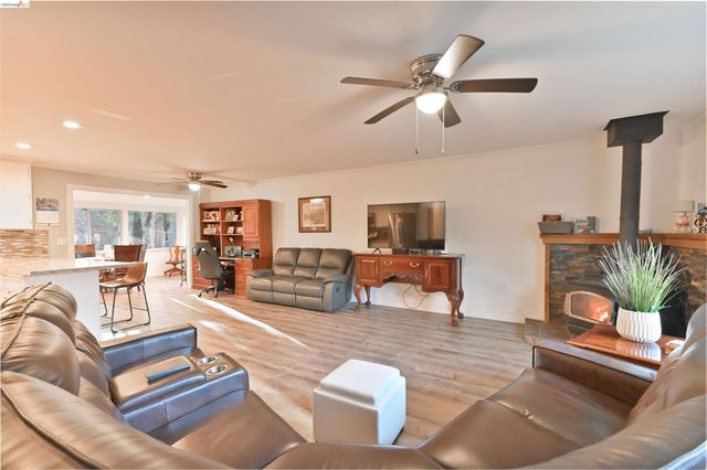 21410 Green Meadow Lane, Sonora, CA 95370