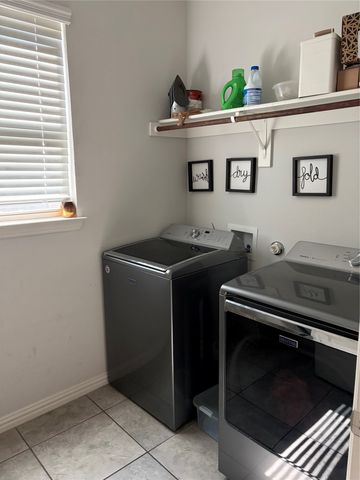 212 Watson Street, Red Oak, TX 75154