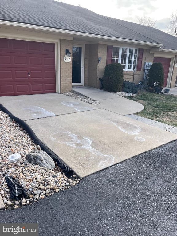 972 W IRVIN AVE W, Hagerstown, MD 21742