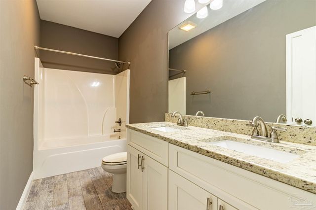 8283 Calle Mio, Navarre, FL 32566