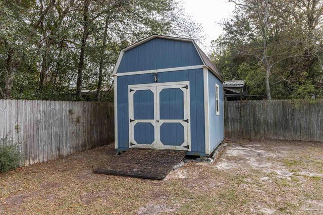 8283 Calle Mio, Navarre, FL 32566