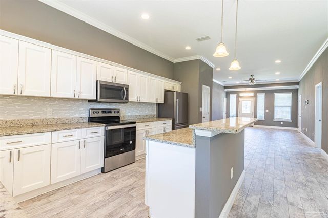 8283 Calle Mio, Navarre, FL 32566