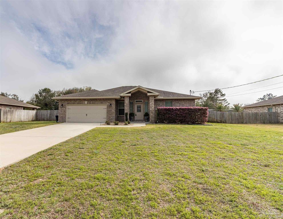 8283 Calle Mio, Navarre, FL 32566