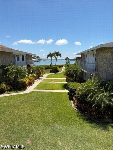330 Kon Tiki DR D2, Naples, FL 34113