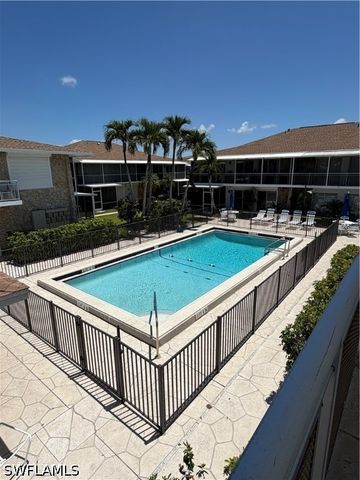 330 Kon Tiki DR D2, Naples, FL 34113