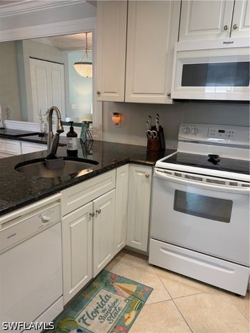 330 Kon Tiki DR D2, Naples, FL 34113