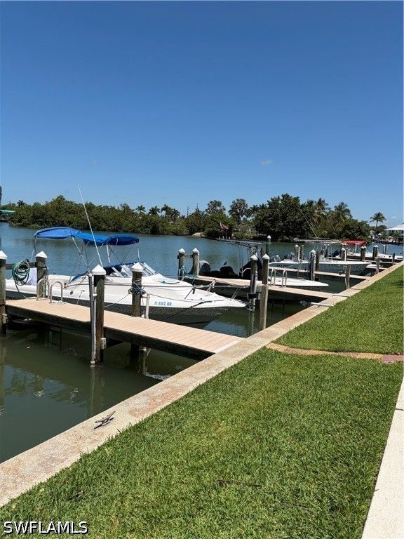 330 Kon Tiki DR D2, Naples, FL 34113