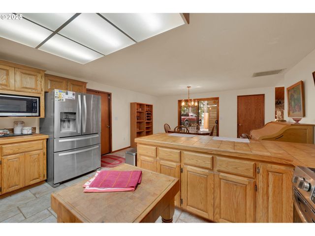 1853 RIDGE WATER Dr, Sutherlin, OR 97479