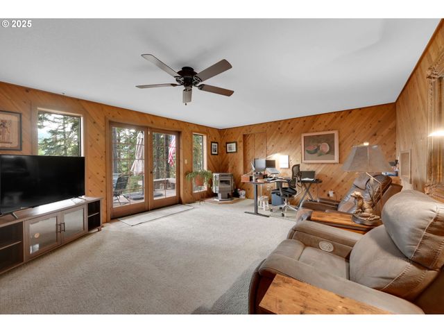 1853 RIDGE WATER Dr, Sutherlin, OR 97479