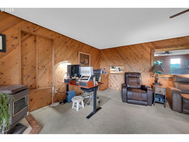 1853 RIDGE WATER Dr, Sutherlin, OR 97479