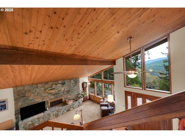 1853 RIDGE WATER Dr, Sutherlin, OR 97479