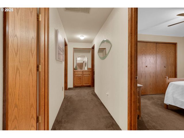 1853 RIDGE WATER Dr, Sutherlin, OR 97479