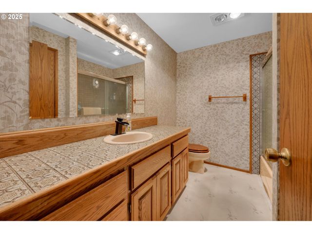 1853 RIDGE WATER Dr, Sutherlin, OR 97479