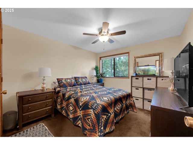 1853 RIDGE WATER Dr, Sutherlin, OR 97479