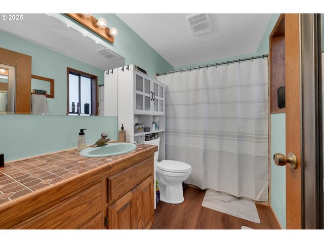 1853 RIDGE WATER Dr, Sutherlin, OR 97479