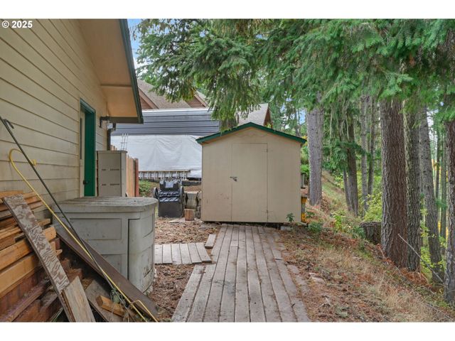 1853 RIDGE WATER Dr, Sutherlin, OR 97479