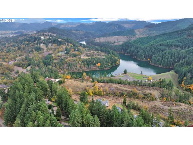 1853 RIDGE WATER Dr, Sutherlin, OR 97479