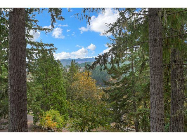 1853 RIDGE WATER Dr, Sutherlin, OR 97479