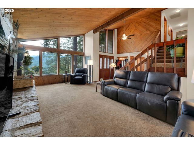 1853 RIDGE WATER Dr, Sutherlin, OR 97479