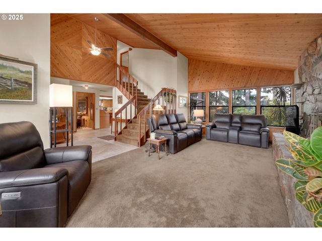 1853 RIDGE WATER Dr, Sutherlin, OR 97479