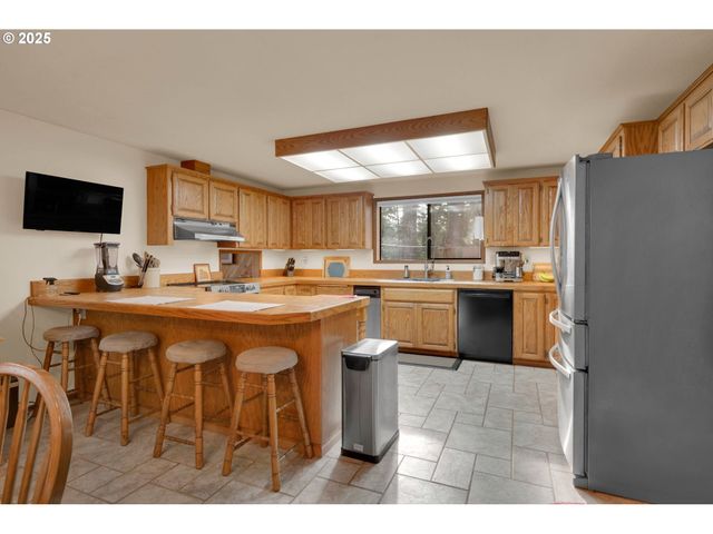 1853 RIDGE WATER Dr, Sutherlin, OR 97479