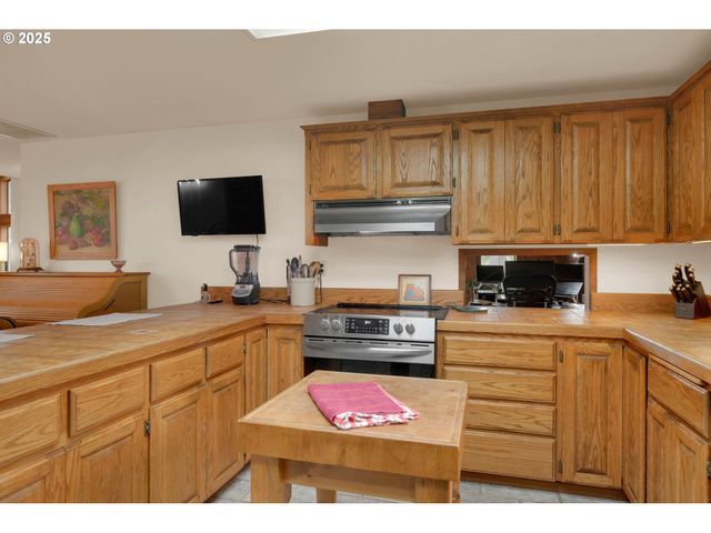 1853 RIDGE WATER Dr, Sutherlin, OR 97479