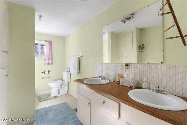 4345 Wilcox Rd, Northport, WA 99157