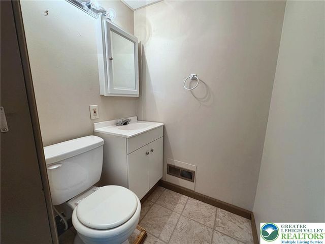 4995 Mountain Road, Slatington Boro, PA 18080