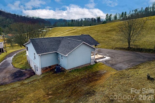 7215 Hwy 421 Highway N, Vilas, NC 28692