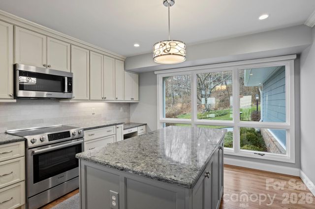 330 Dawnbrook Drive, Flat Rock, NC 28731