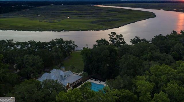 145 Lone Pine Court, Waverly, GA 31565