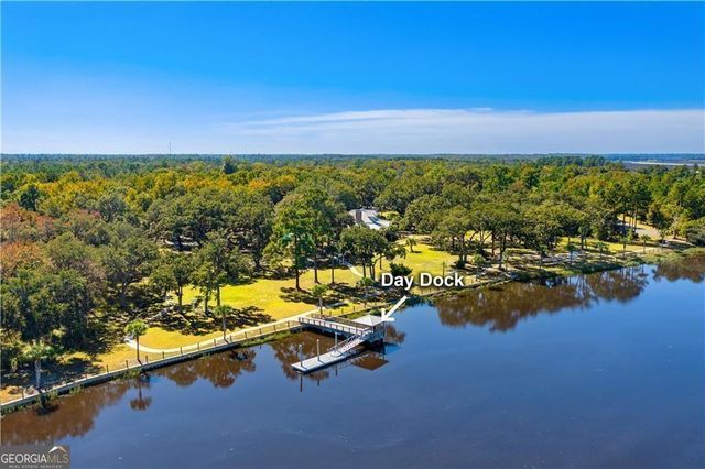 145 Lone Pine Court, Waverly, GA 31565