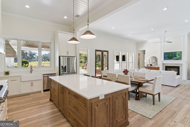 145 Lone Pine Court, Waverly, GA 31565