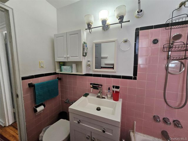 113-15 34 5C, Corona, NY 11368