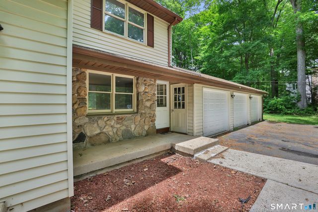 16 Shanda Lane, Tolland, CT 06084