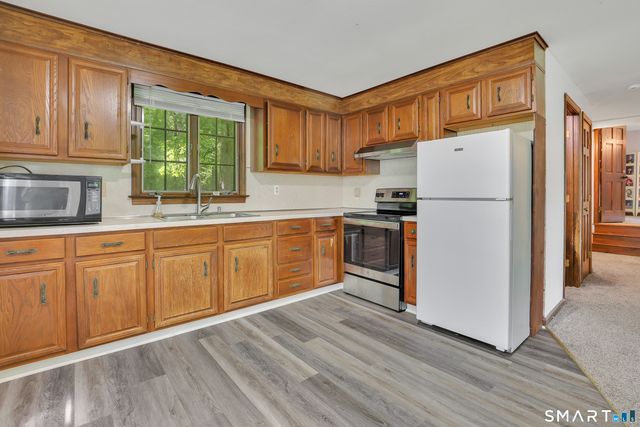 16 Shanda Lane, Tolland, CT 06084