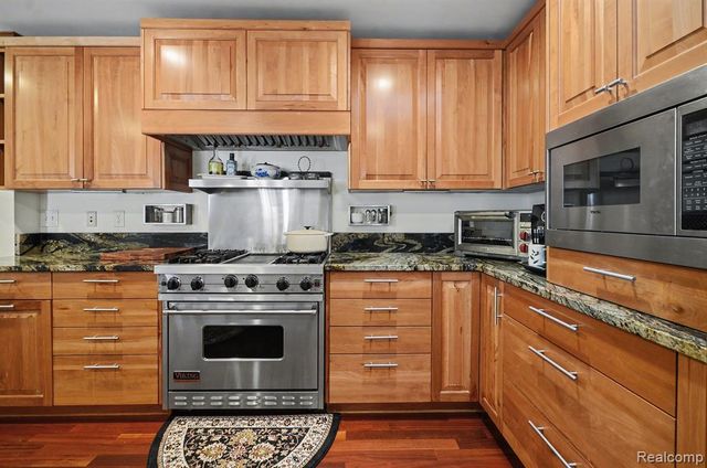 6622 Houghten Drive, Troy, MI 48098