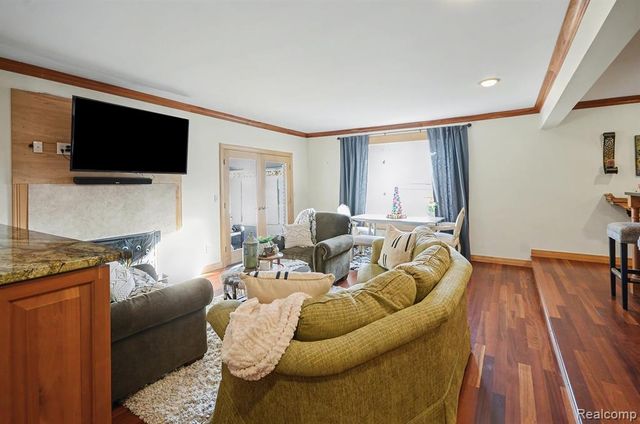 6622 Houghten Drive, Troy, MI 48098