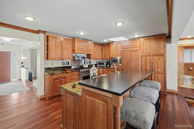 6622 Houghten Drive, Troy, MI 48098